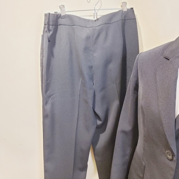 Jones New york suit black stripped size 8 - Picture 12 of 15